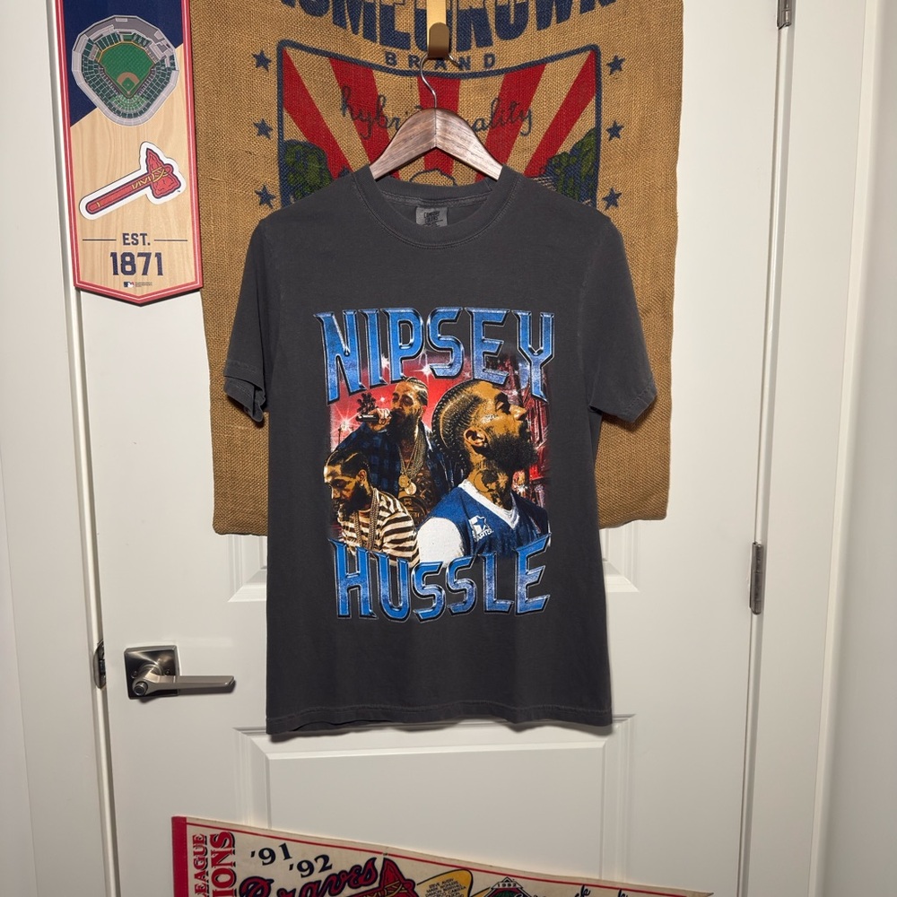 Modern Custom Streetwear Gray Nipsey Hussle Hip Hop Graphic Tee (S)